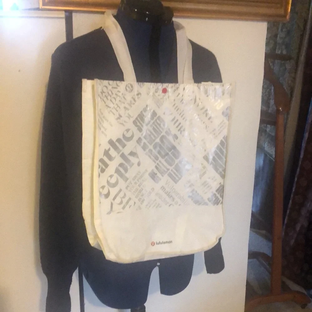 Lululemon 2 large totes snap close good clean condition